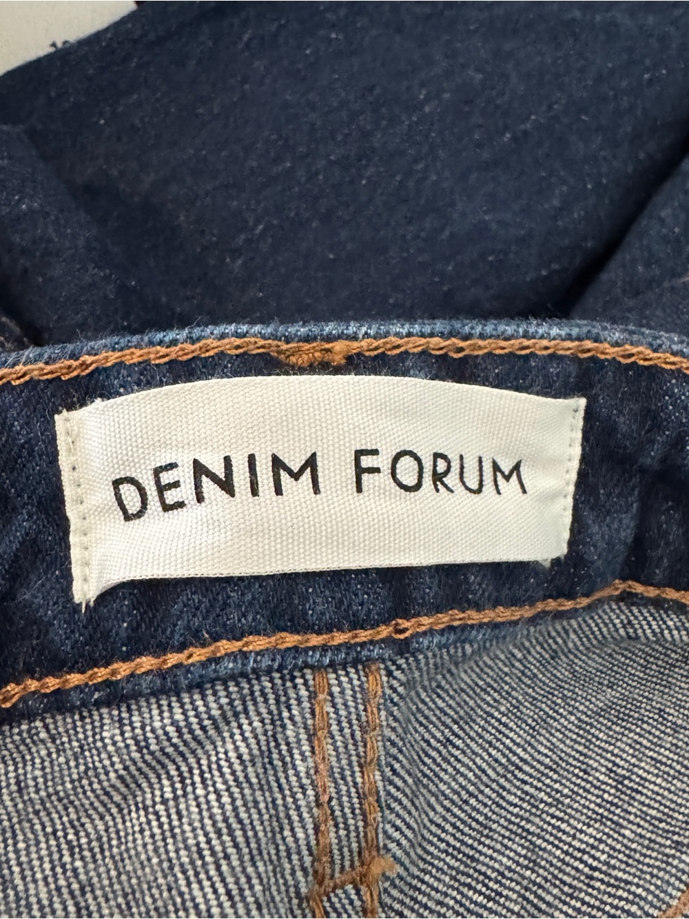 Aritzia Denim Forum Remy Curve-Fit Hi-Rise Wide Leg Jeans 25 Dark Wash - Picture 4 of 7